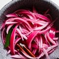 sliced red onion