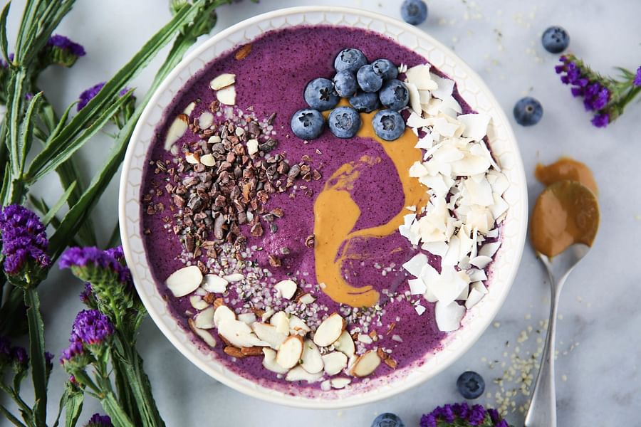 berry paleo protein smoothie bowl