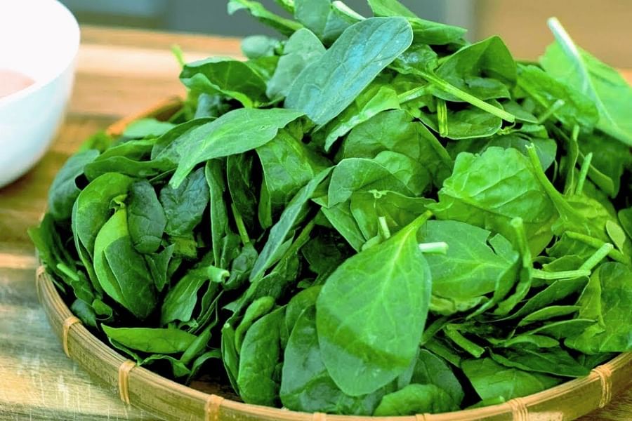 fresh spinach leaves